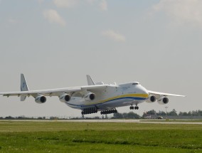 上海至航空运输公司，连接天地的桥梁