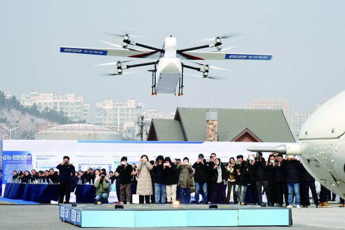 政策筑基 万亿产业链协同跃升 低空经济这一年